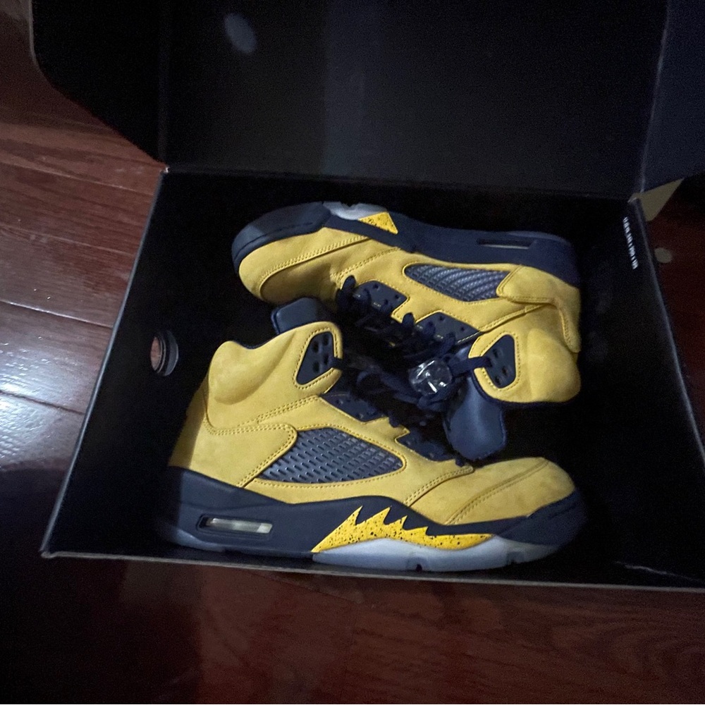 Size 10 jordon 5 price 150$ condition brand new